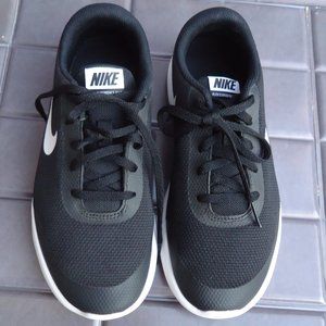 SIZE 5 Y. NIKE Flex Experience running sneakers shoes.